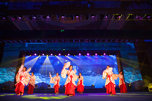 展現(xiàn)企業(yè)慶典應(yīng)使用什么方式